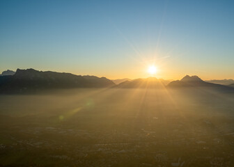Salzburg Gaisberg Sonnenuntergang Berge Sonne Nebel Stadt Dramatisch 