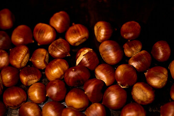 Obraz premium Chestnuts, maroni roasted chestnuts, popular autumn street food in Europe.