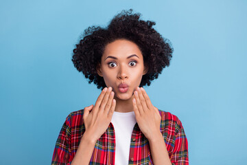 Fototapeta na wymiar Photo of young shocked amazed afro girl pout lips hear unexpected news information isolated on blue color background