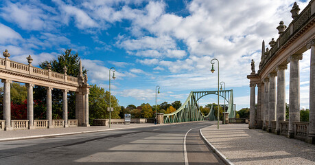 Die Kolonnaden an der Glienicker Brücke in Berlin Wannsee