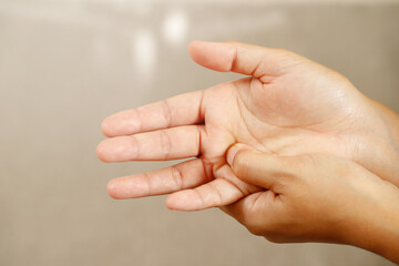 Fototapeta premium Wrist pain is one of the symptoms that can indicate many diseases, including gout, rheumatoid arthritis, osteoarthritis, and SLE.