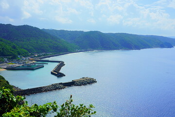 Obraz premium 【沖縄県】茅打バンタから見た海 / 【Okinawa】The sea seen from Kayauchi Banta.