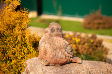 sculpture in the park, figurine in the garden