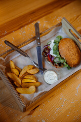 potatoes with burger