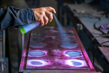 Spraying liquid penetrant to detect defects in welds. Detection of minor defects after the end of...