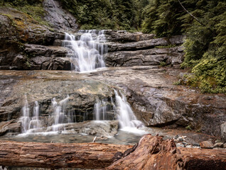 Obraz premium pacific northwest waterfall smooth silky water long exposure near snoqualmie