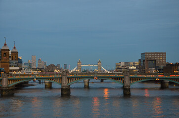 Some photos taken during a walk in London on a cloudy afternoon around the beautiful Saint Paul cathedral and the London Bridge.