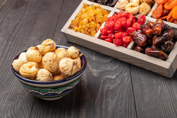 dried figs in a bowl on a wooden background