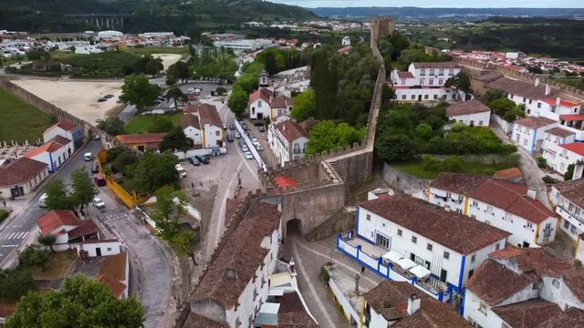Obidos-Portugal Vista a&eacute;rea das muralhas junto &agrave; Porta da Vila
