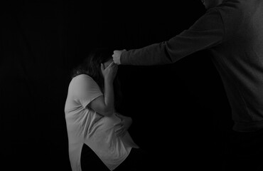 Obraz na płótnie Canvas black and white photo of man who abuses pregnant woman