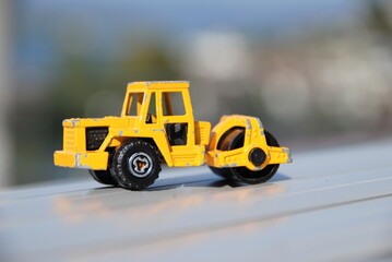  gelbe Walze f&uuml;r strassenbau 