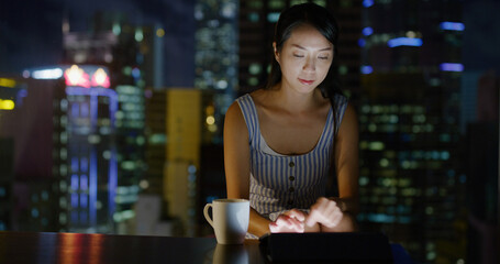 Woman use of tablet computer in officea