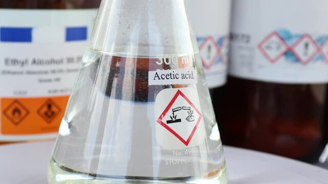 Acetic acid in glass, chemical in the laboratory and industry