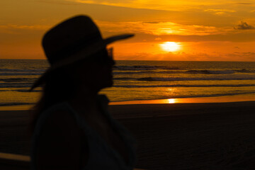 Relajarse a la orilla de la playa