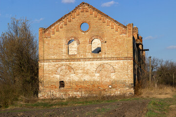 Fototapeta na wymiar ruins of an old abandoned building