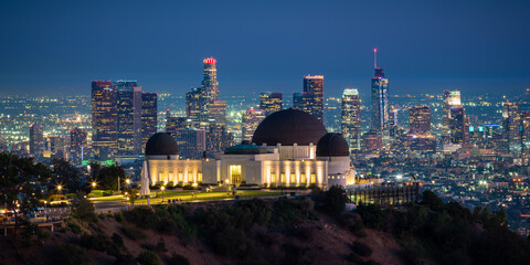 Griffith Observatory and Los Angeles city skyline at night - obrazy, fototapety, plakaty
