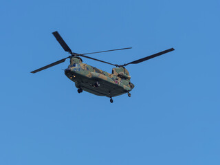 Fototapeta na wymiar 陸上自衛隊の大型ヘリCH-47