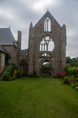 Fototapeta na wymiar ruiny gotyckiego kościoła