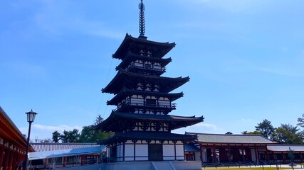 春の奈良　薬師寺　国宝・東塔
