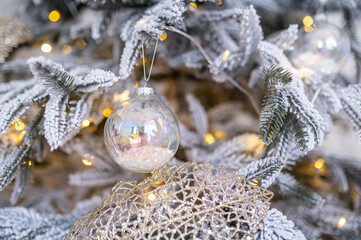New Year's room decor. Christmas decorations and lights.