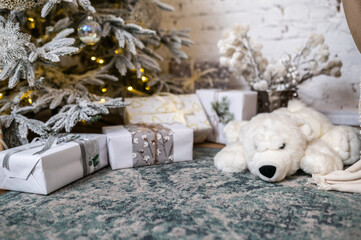 New Year's room decor. Christmas decorations and lights.