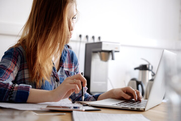 Woman working on laptop at coffee bar