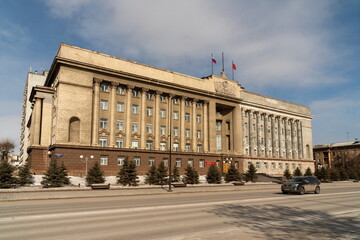 The building of the Krasnoyarsk Territory administration, formerly the House of Soviets, in the process of restoration, on Mira Avenue, in the spring.