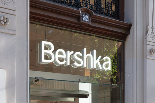 Bershka Images – Browse 237 Stock Photos, Vectors, and Video | Adobe Stock