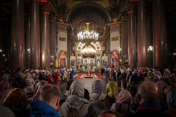 Fototapeta na wymiar Celebrating Easter in a Russian cathedral.
