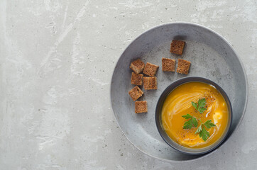 pumpkin soup with crackers
