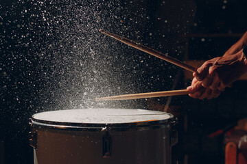 Close up drum sticks drumming hit beat rhythm on drum surface with splash water drops in air - obrazy, fototapety, plakaty