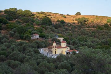 Fototapeta premium panoramic view on a village among the mountains of Crete