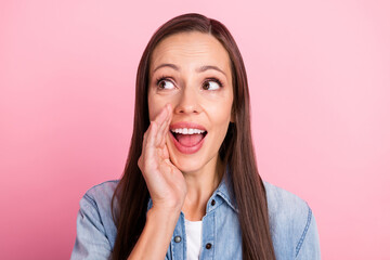 Photo of impressed mature brown hairdo lady hand face tell secret look empty space wear jeans shirt...