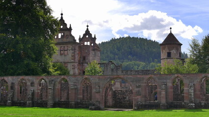 Fototapeta na wymiar Blick auf das ehemalige Renaissance-Jagdschloss und Treppenturm in der ehemaligen Klosteranlage Hirsau, Calw, Schwarzwald