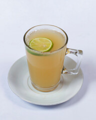 Hot ginger drink is a popular drink because it can provide a warm feeling at night. Ginger is a plant whose rhizomes are often used as spices and raw materials for traditional medicine.