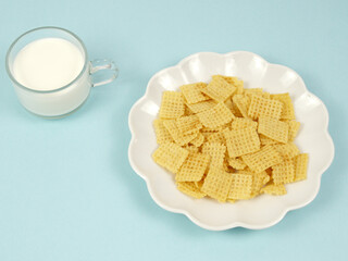 Obraz na płótnie Canvas Crispy rice and a cup of milk, delicious snacks, top view