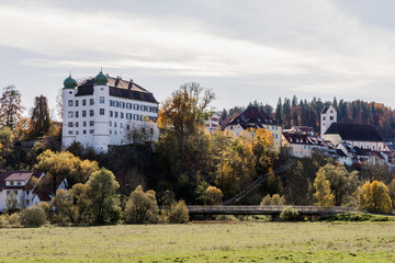 Obraz premium Mühlheim an der Donau, mit Schloss, Baden-Württemberg, Deutschland