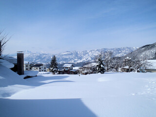 【長野】雪の地平線に浮かぶアルプス山脈