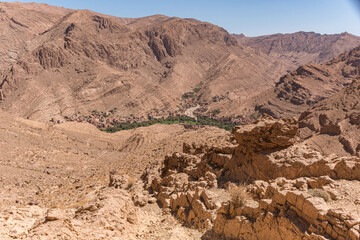 Fototapeta na wymiar Felswüste im Hohen Atlas, Todra Schlucht, Marokko