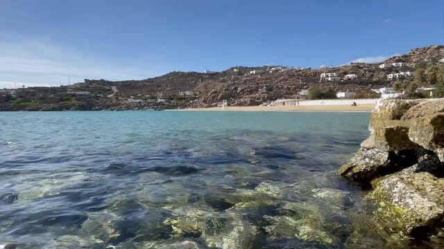 au raz de la mer &eacute;g&eacute;e