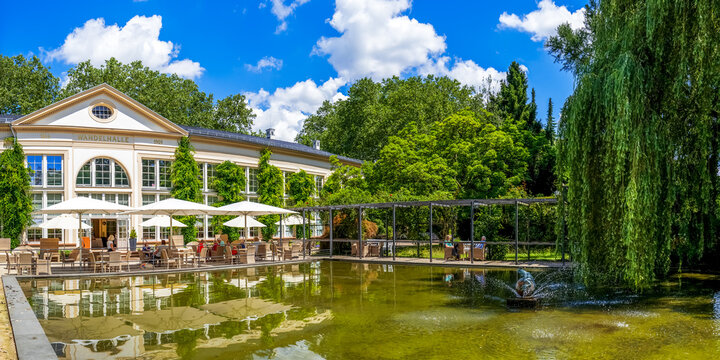 Orangerie im &ouml;ffentlichen Park in Bad Homburg vor der H&ouml;he, Taunus, Hessen, Deutschland 