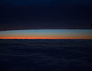 Fototapeta premium View of sunset from plane window