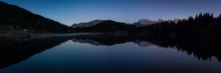 Sterne über See und Berge - Geroldsee Panorama bei nacht
