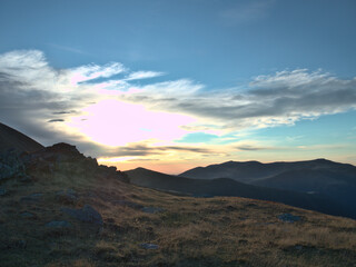 Fototapeta na wymiar Sunset behind the mountain