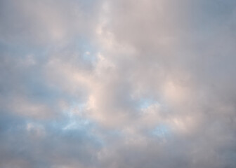 Obraz premium Dramatic colourful cloudy sky in the evening