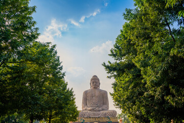Obraz premium The Great Buddha Statue near Mahabodhi Temple in Bodh Gaya, located in the Bihar state of India