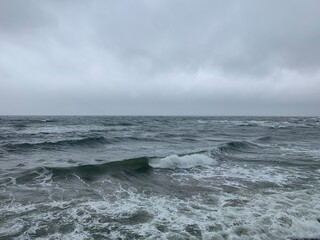 St&uuml;rmische Wellen an der Ostsee