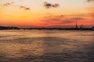Naklejka premium sunset in saint-petersburg. View on Neva river and peter and paul castle