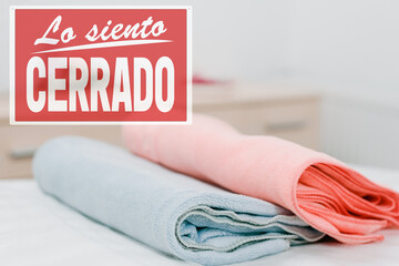 sorry we are closed inscription in spanish. Massage therapy clinic is closed due to covid-19 virus...