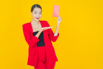 Portrait beautiful young asian woman with red envelope